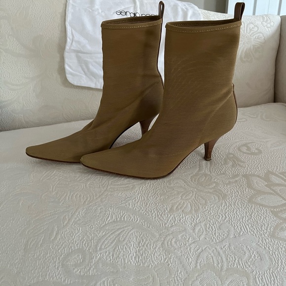 Sergio Rossi vintage fabulous tan sock boot with leather trim on the backside. - Picture 4 of 12